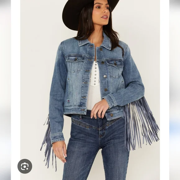 Idyllwind Women's Magnolia Embossed Trucker Jacket - Picture 2 of 9